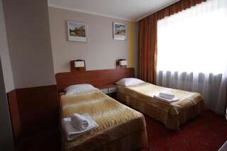 Отель Hotel Orion Сосновец Двухместный номер с 1 кроватью или 2 отдельными кроватями-4
